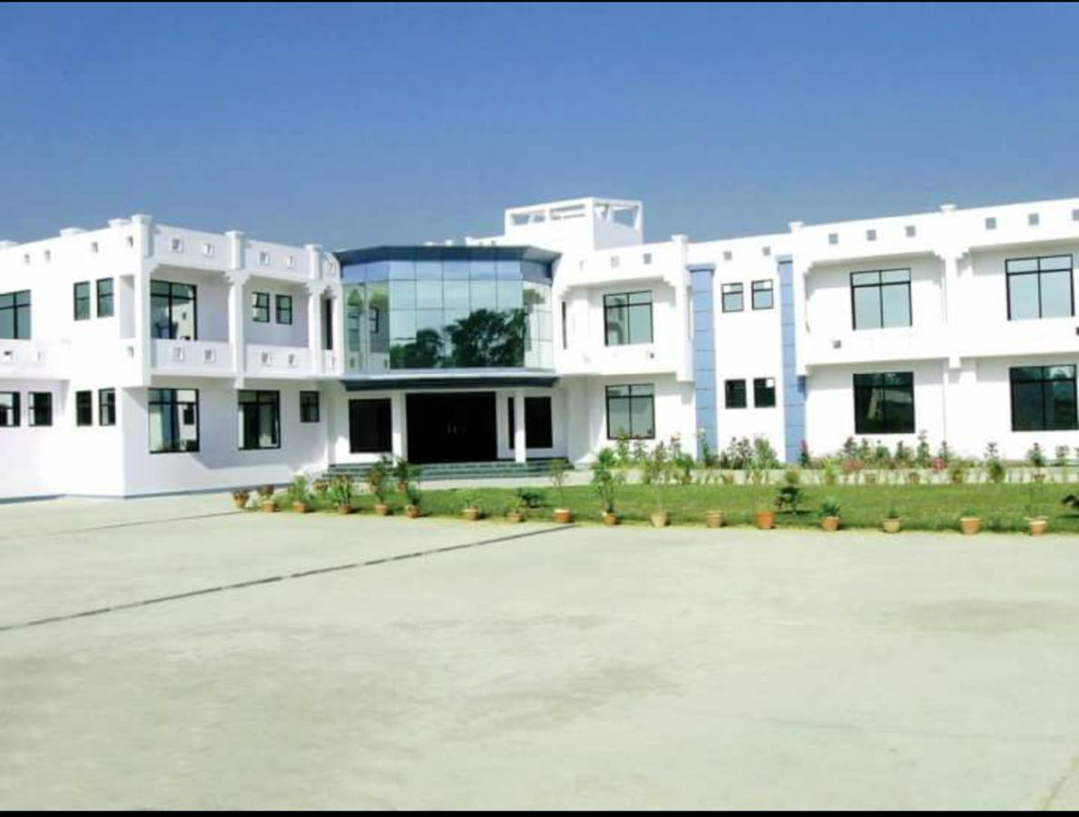 Kitchen Hut Hotel Nepalgunj Kültér fotó