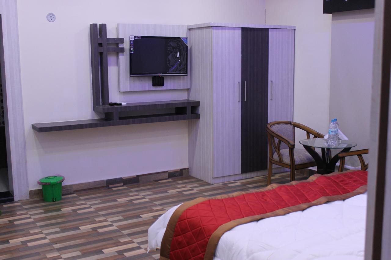 Kitchen Hut Hotel Nepalgunj Kültér fotó